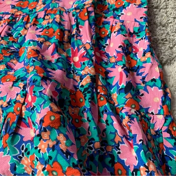 Woman’s Loft size large floral Daisy Double V Peplum Shell tank top - Picture 6 of 9